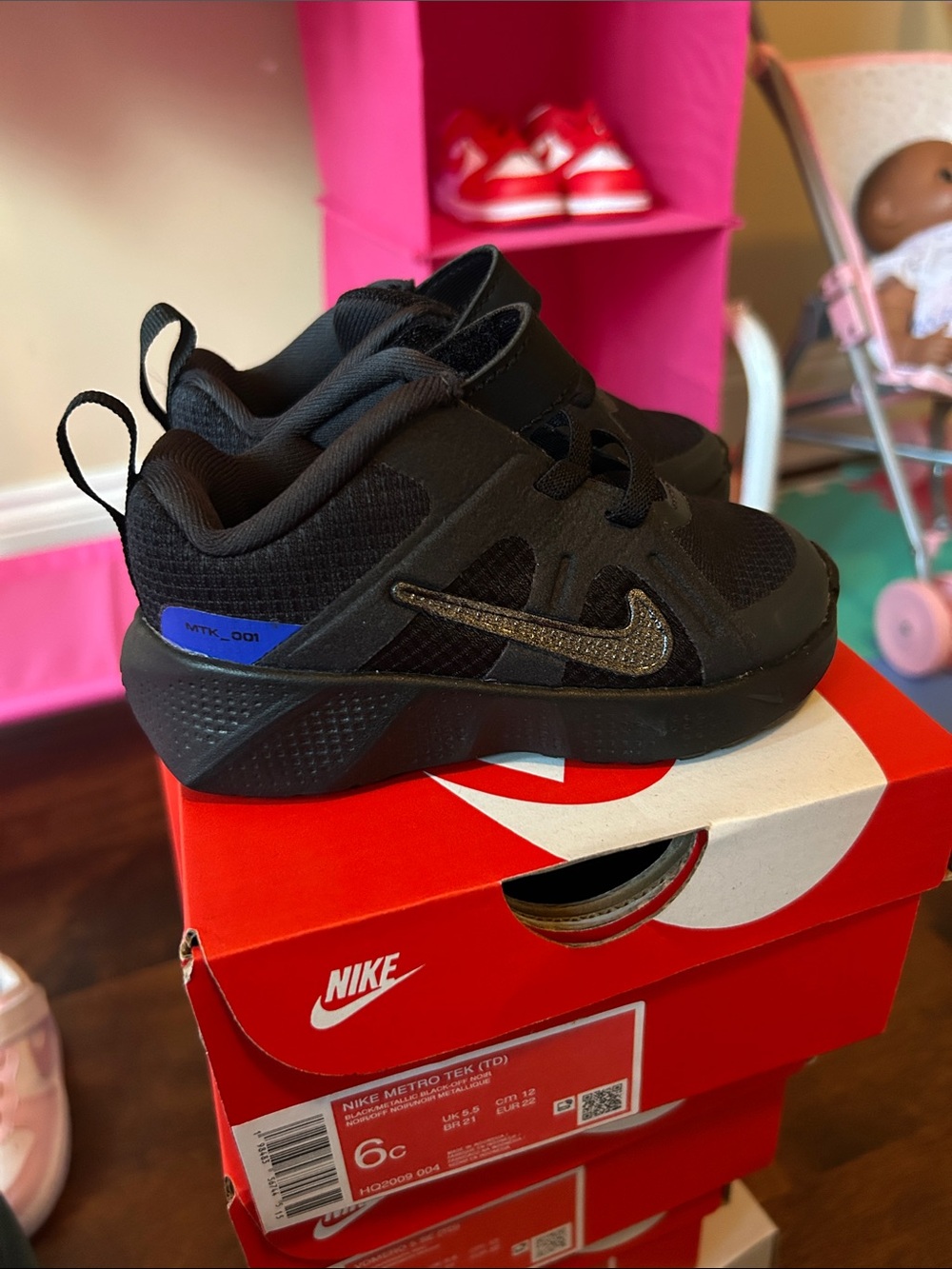 Nike Kids Black Sneakers with Metallic Swoosh 6C